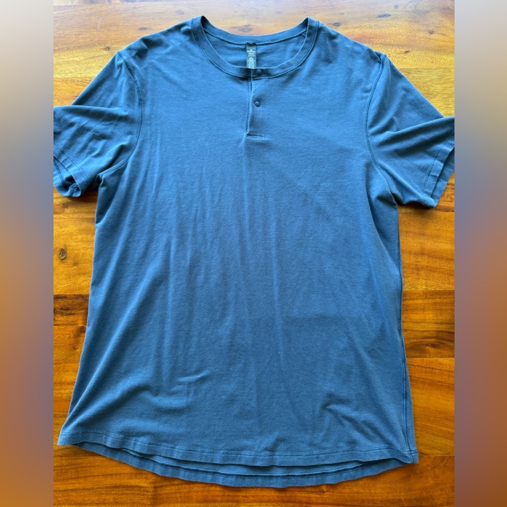 Men’s Lululemon short sleeve Henley